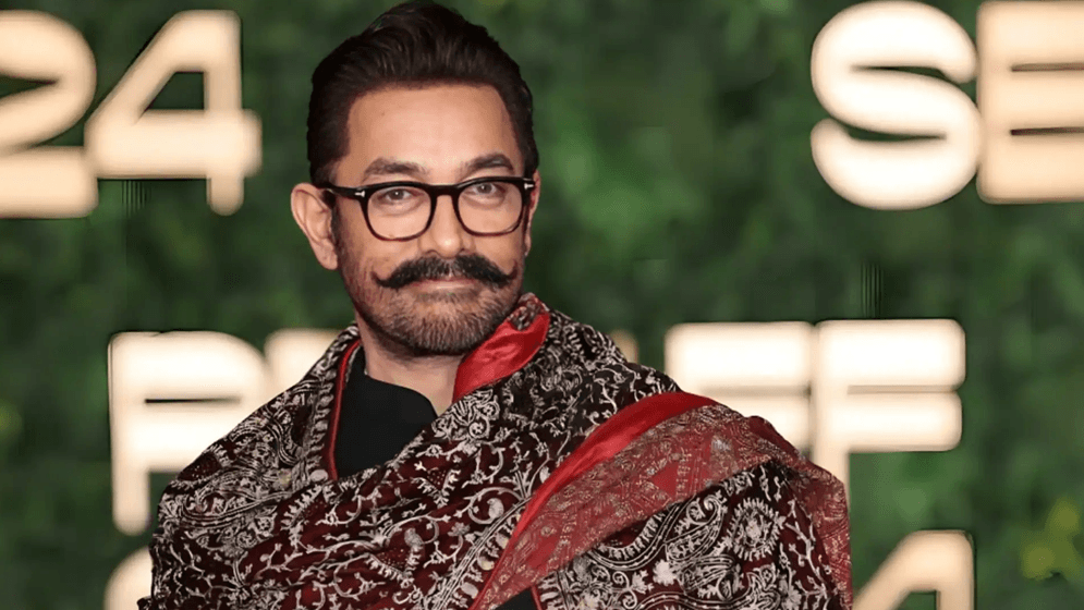 আমিরের এক ঢিলে দুই পাখি!