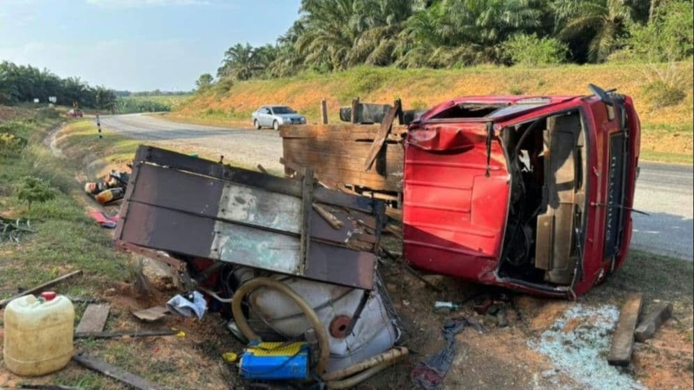 মালয়েশিয়ায় পিকআপ উলটে ২ বাংলাদেশি নিহত image