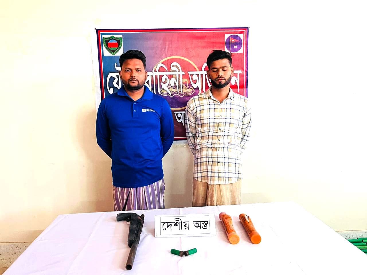 সাতকানিয়ায় ছাত্রদল নেতার বাড়ি থেকে অস্ত্র উদ্ধার, আটক-২