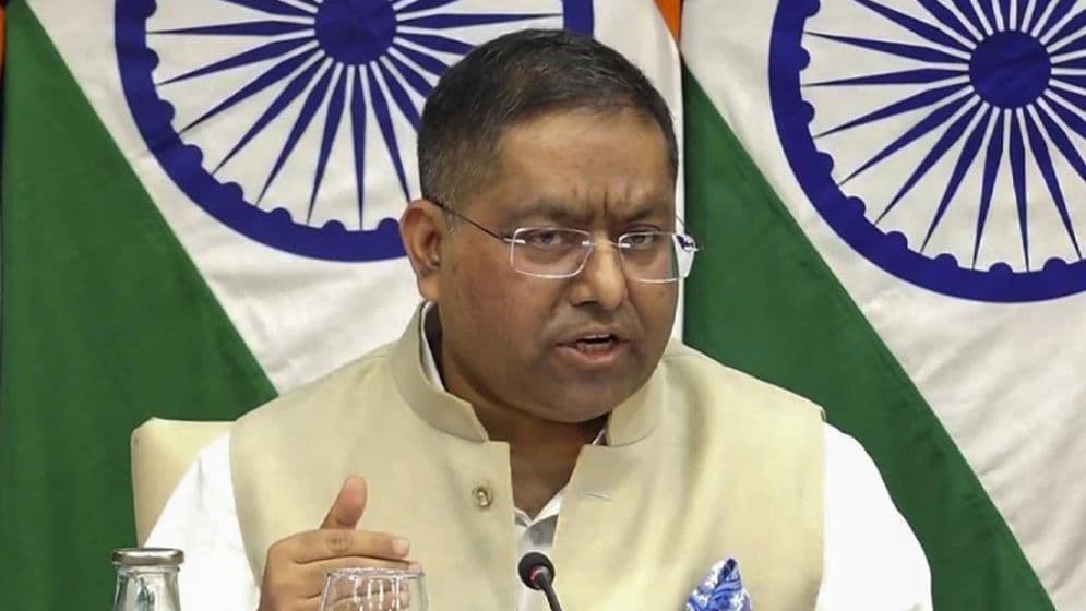 কাঁটাতারের বেড়া  সীমান্তের নিরাপত্তা রক্ষা আমাদের অগ্রাধিকার: জয়সওয়াল
