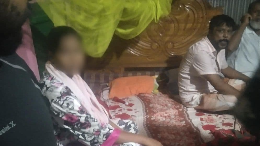 মধ্যরাতে পরকীয়ার সময় বিএনপি নেতা হাতেনাতে ধরা, অতঃপর...