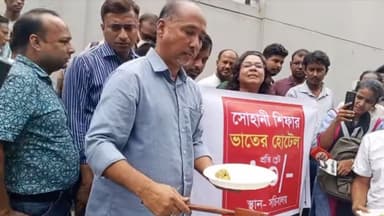 সচিবালয়ের গেটে ১০ টাকায় ভাত বিক্রি করে অভিনব প্রতিবাদ image