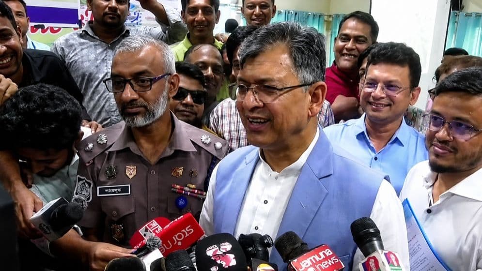 কিসের হাসিনা! মাঝেমধ্যে শুধু আওয়াজ-টাওয়াজ শোনা যায়: স্বরাষ্ট্রমন্ত্রী