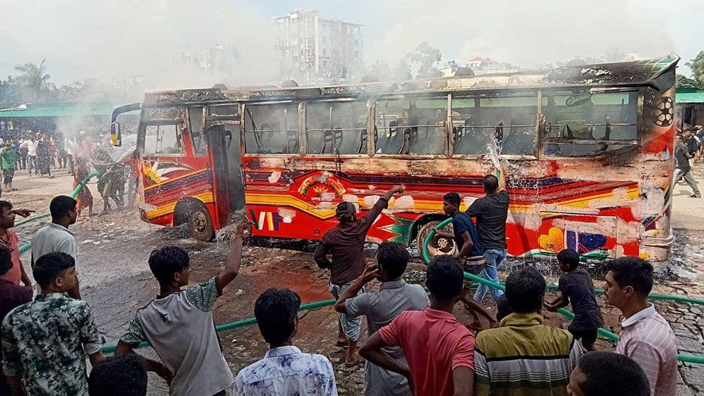 গাজীপুরে যাত্রীবাহী বাসে আগুন