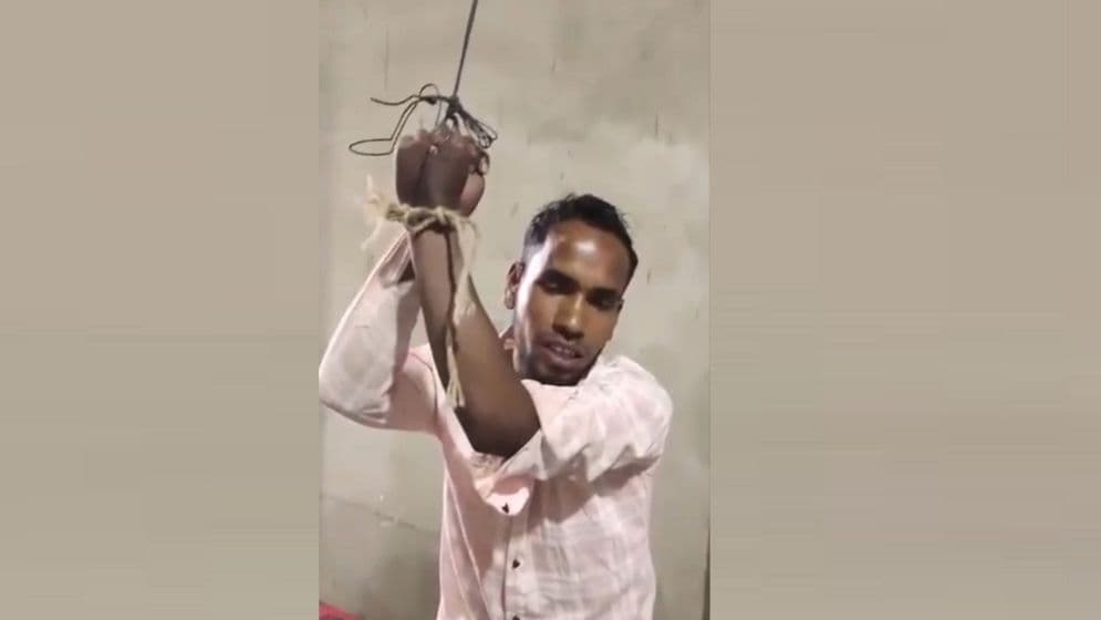 ইটভাটা শ্রমিককে ঝুলিয়ে মধ্যযুগীয় বর্বরতা, ভিডিও ভাইরাল