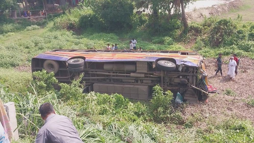 ভাঙ্গায় বাস-পিকআপের মুখোমুখি সংঘর্ষে নিহত ২, আহত ৩৫Image