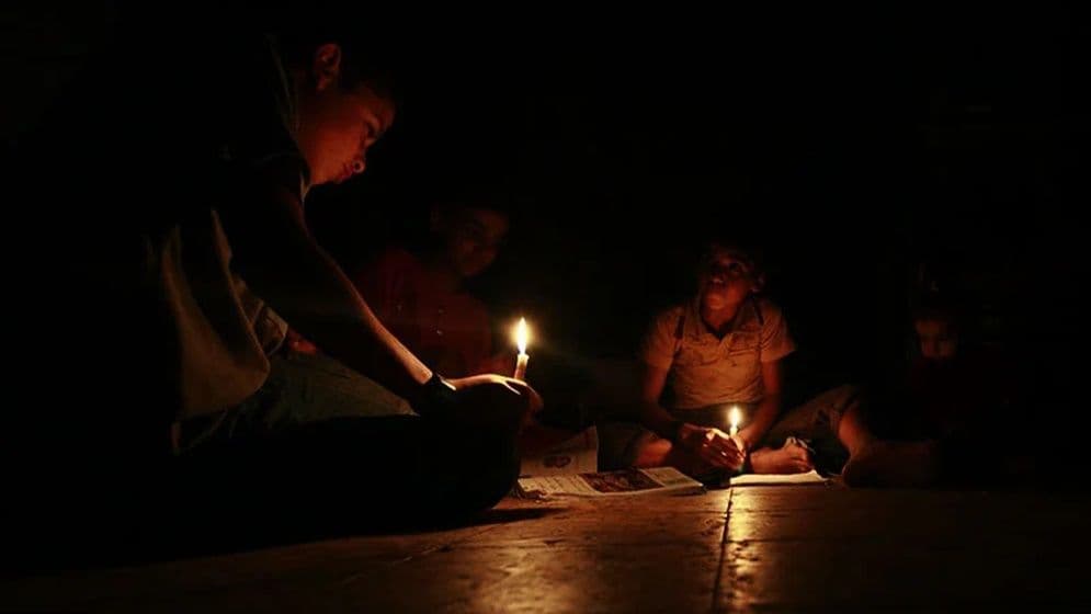 চট্টগ্রামে বন্ধ ৬ বিদ্যুৎকেন্দ্র, লোডশেডিংয়ে চরম ভোগান্তিতে এলাকাবাসীImage