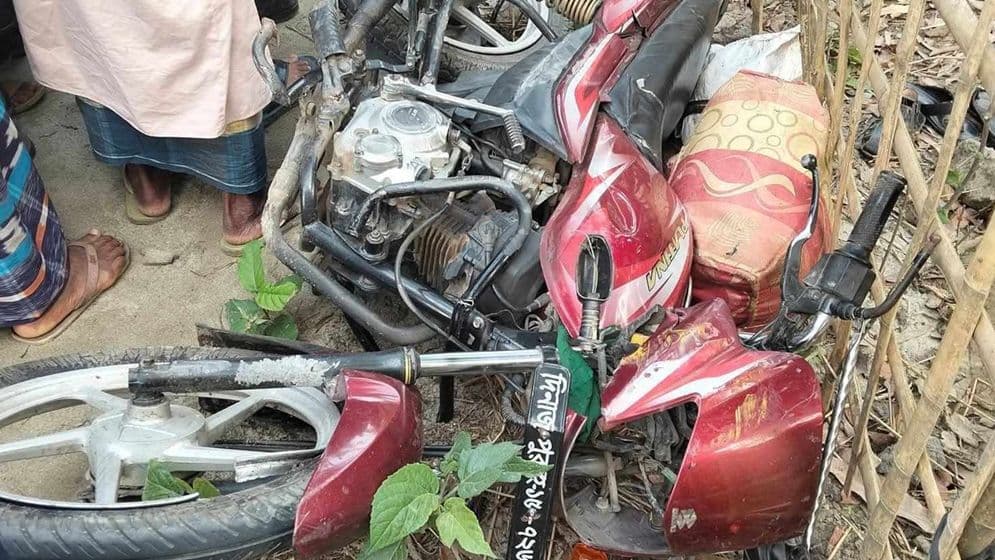 লালমনিরহাটে ট্রাকচাপায় প্রাণ গেল একই পরিবারের তিনজনেরImage