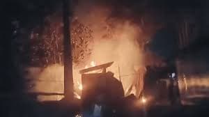 চাঁদাবাজি ও আধিপত্যের দ্বন্দ্বে ছাত্রদল নেতার বাড়িতে যুবদল নেতার আগুনImage