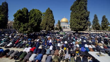 ৪০ দিন পর আল-আকসা খুলে দিল ইসরাইল image