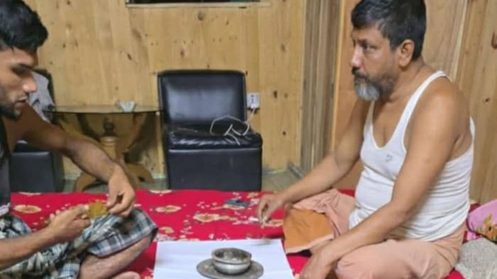 ইয়াবাসহ উপজেলা কৃষক দলের আহ্বায়ক আটক