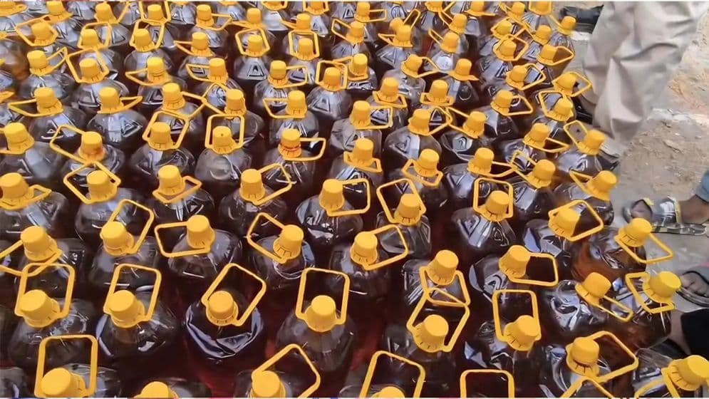 আ.লীগ নেতার গোডাউন থেকে টিসিবির ১ হাজার ৪৪৪ লিটার তেল উদ্ধারImage