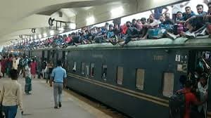 নাড়ির টানে গ্রামের পথে মানুষের ঢল