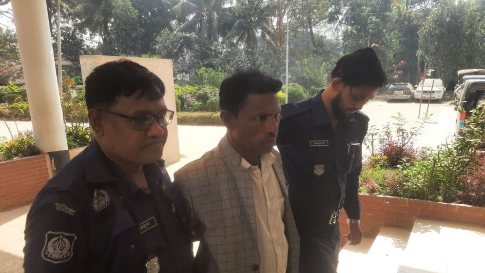 নির্বাচনকে সামনে রেখে নাশকতার চেষ্টা, অস্ত্রসহ গ্রেফতার ১Image