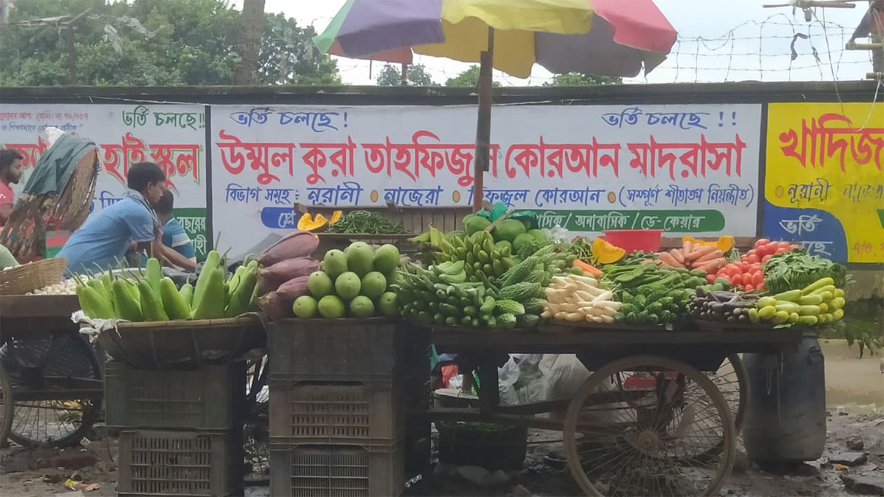 কাঁচামরিচের কেজি ৩২০ টাকা, দাম বেড়েছে বেশিরভাগ সবজির image