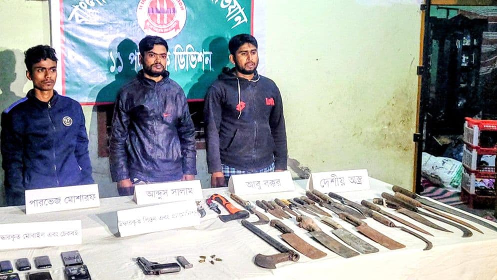 গুলিভর্তি পিস্তল-দেশীয় অস্ত্রসহ বিএনপির তিন নেতাকর্মী গ্রেফতার image