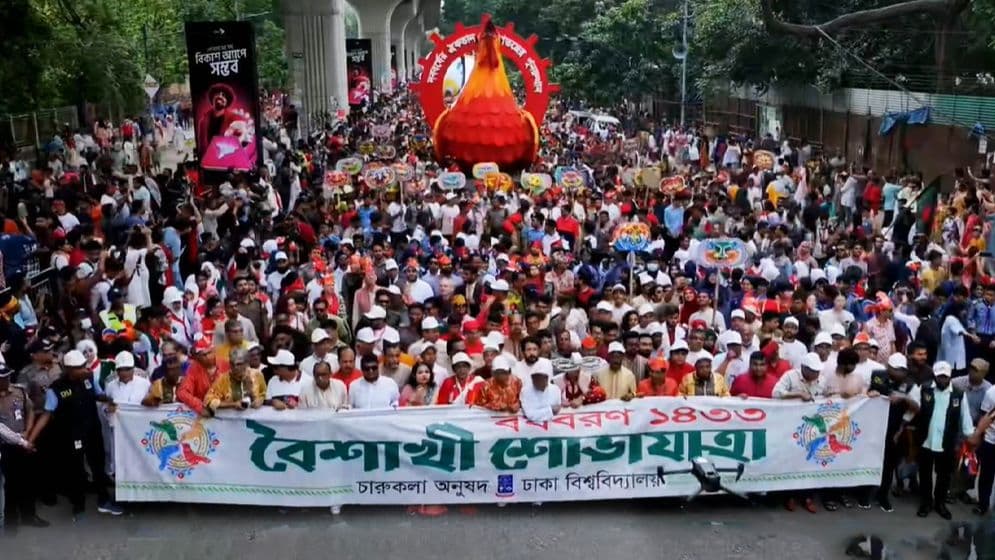 নববর্ষকে স্বাগত জানিয়ে ঢাবিতে ‘বৈশাখী শোভাযাত্রা’