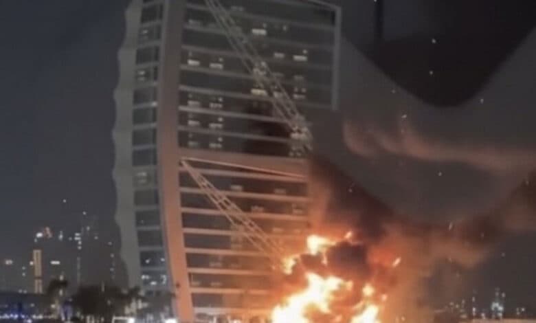 ইরানি হামলায় ক্ষতিগ্রস্ত দুবাইয়ের ল্যান্ডমার্ক বুর্জ আল আরব হোটেল