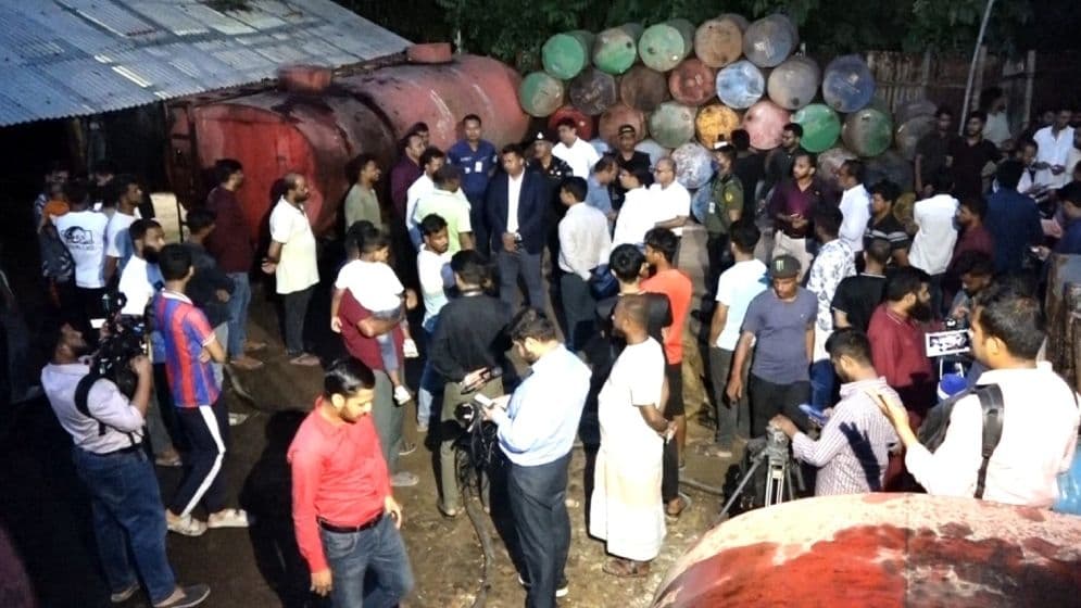 চট্টগ্রামে অবৈধভাবে মজুত ২৫ হাজার লিটার ডিজেল জব্দ