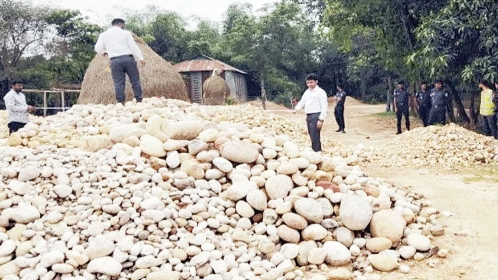 এবার লুটের ৯৬ হাজার ঘনফুট লালপাথর জব্দImage