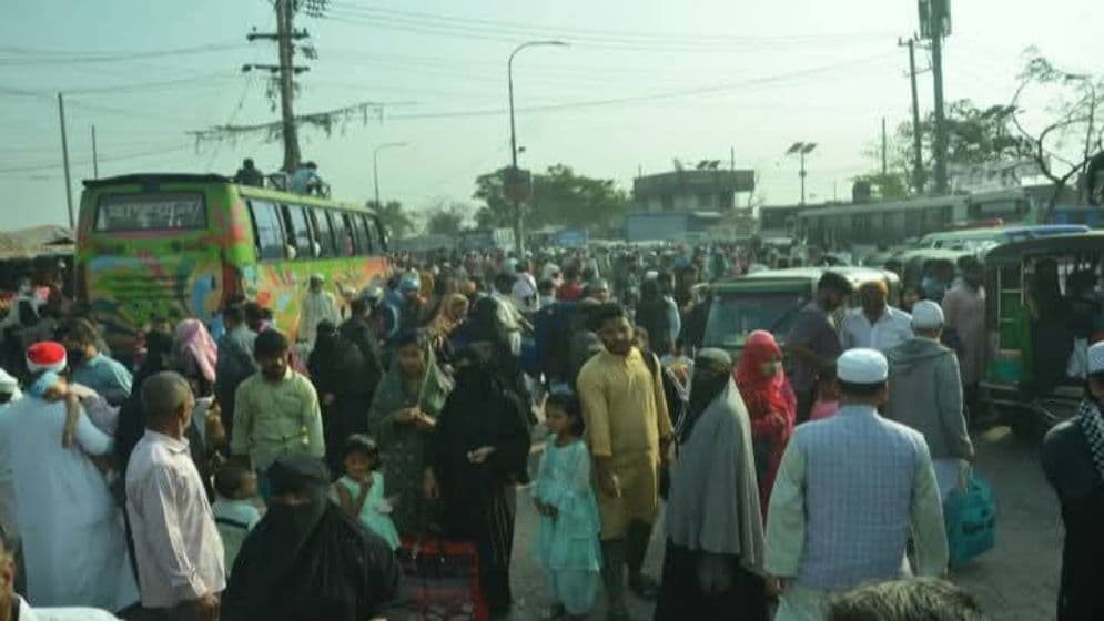 ভোট উৎসবে শামিল হতে বাড়ি ফিরছেন ভোটাররাImage