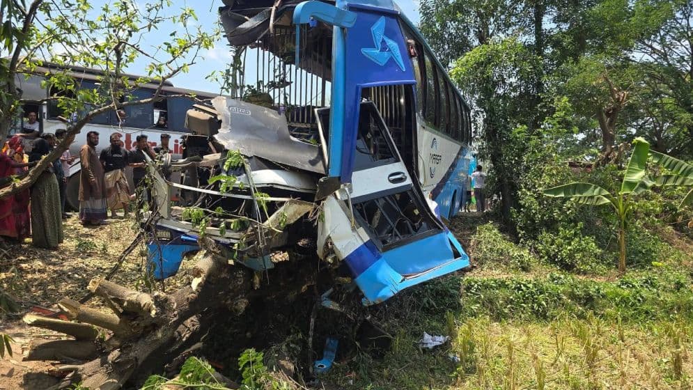 চট্টগ্রাম-কক্সবাজার মহাসড়ক  দুই বাসের মুখোমুখি সংঘর্ষে নিহত ৪
