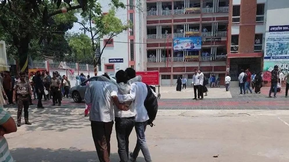 চট্টগ্রাম সিটি কলেজে ছাত্রদল-শিবির সংঘর্ষ, বেশ কয়েকজন আহত