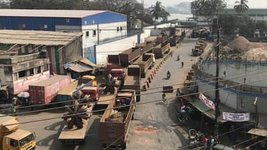 এবার চট্টগ্রাম বন্দরে লাগাতার কর্মবিরতির ঘোষণা image