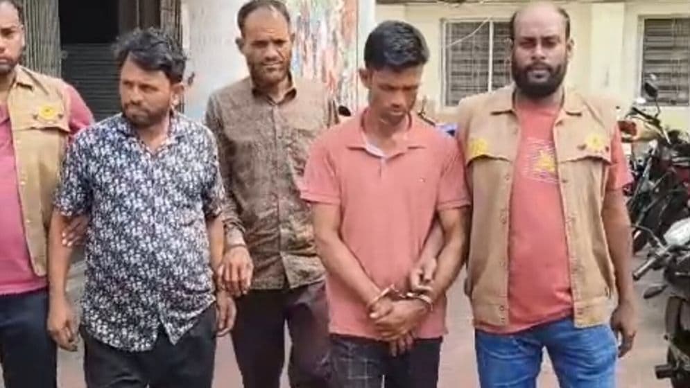 রাজধানীতে পাচারকালে হেরোইন-ইয়াবার বিশাল চালান জব্দImage