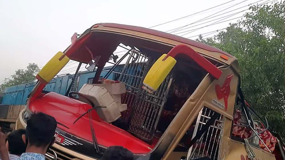 কুমিল্লায় ১২ জন নিহতের ঘটনায় দুই গেটম্যানকে শাস্তি, তিন তদন্ত কমিটি