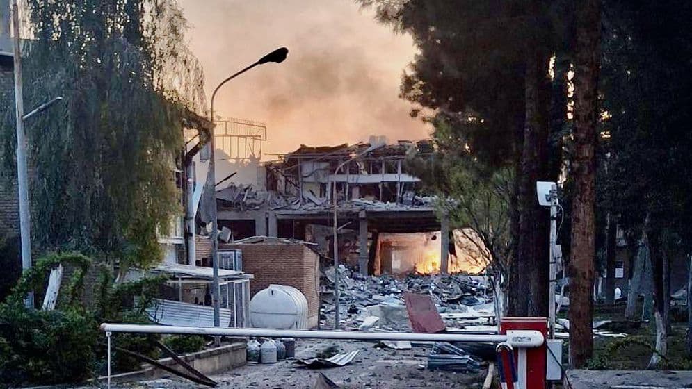 তেহরানে শতবর্ষী চিকিৎসা গবেষণা কেন্দ্রে হামলা image