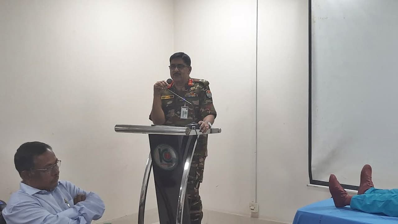 নেতিবাচক বিষয় নয়, ডাক্তারদের পরিশ্রমও তুলে ধরতে হবে image