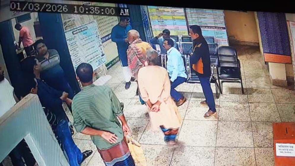 দলিল ছিনিয়ে নিল দুর্বৃত্তরা, সিসিটিভি ফুটেজে যুবদল নেতাImage