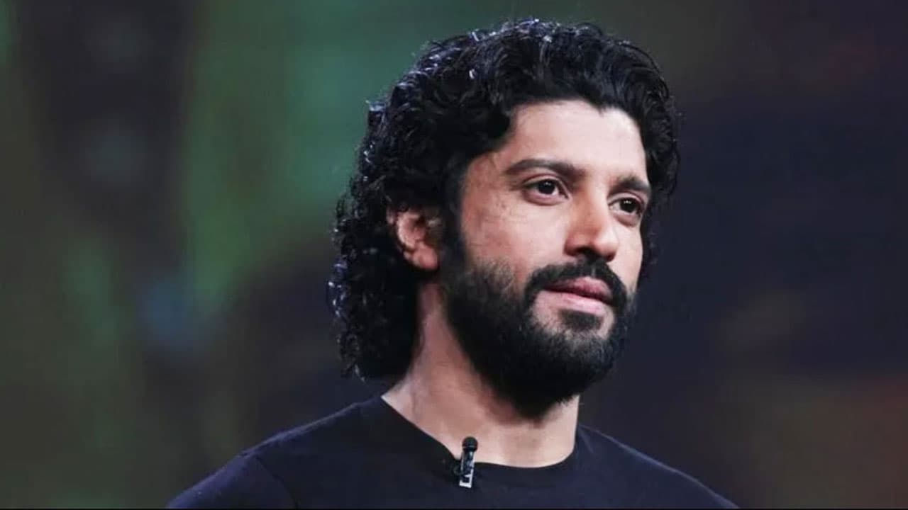 গাড়িতে তেল ভরতে দিয়ে ১২ লাখ টাকা খোয়ালেন ফারহান, ড্রাইভার গ্রেপ্তার image
