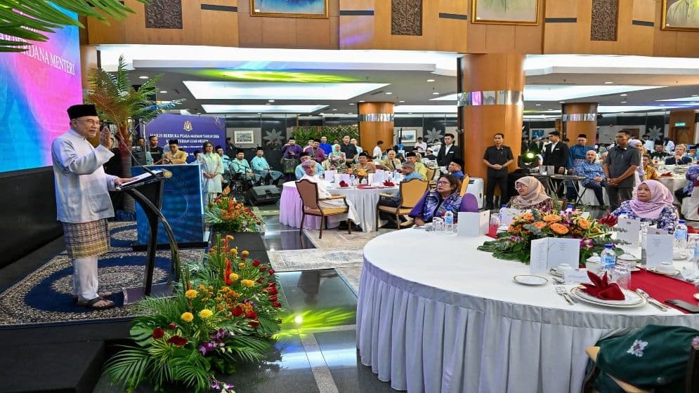 মালয়েশিয়ায় অবৈধ বাংলাদেশিদের বৈধতার অনুরোধ হাইকমিশনারেরImage