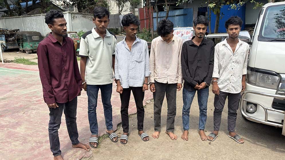 পুলিশ পরিচয়ে মাদ্রাসাছাত্রীকে অপহরণ চেষ্টা, ৬ যুবক আটক