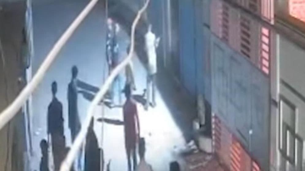 চাঁদা না পেয়ে গাজীপুরে নারী উদ্যোক্তার বাড়িতে হামলাImage