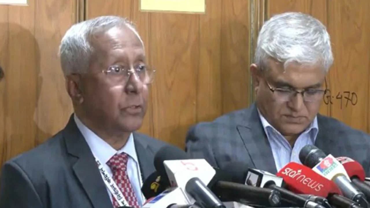 একটি ভোট কক্ষে থাকবে দুটি গোপন বুথ: ইসি সচিবImage