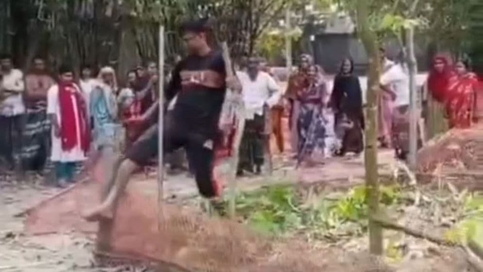 জমির অংশ কম পাওয়ায় বাবার কবর গুড়িয়ে দিল ছেলে