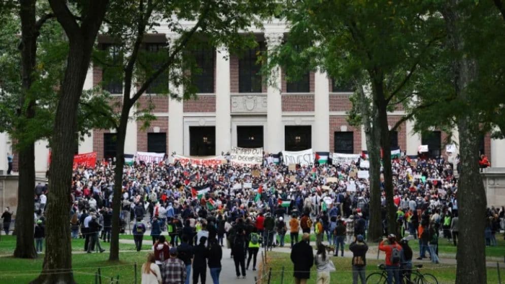 হার্ভার্ডের বিরুদ্ধে ১ বিলিয়ন ডলারের বিশাল ক্ষতিপূরণ মামলা করবেন ট্রাম্পImage