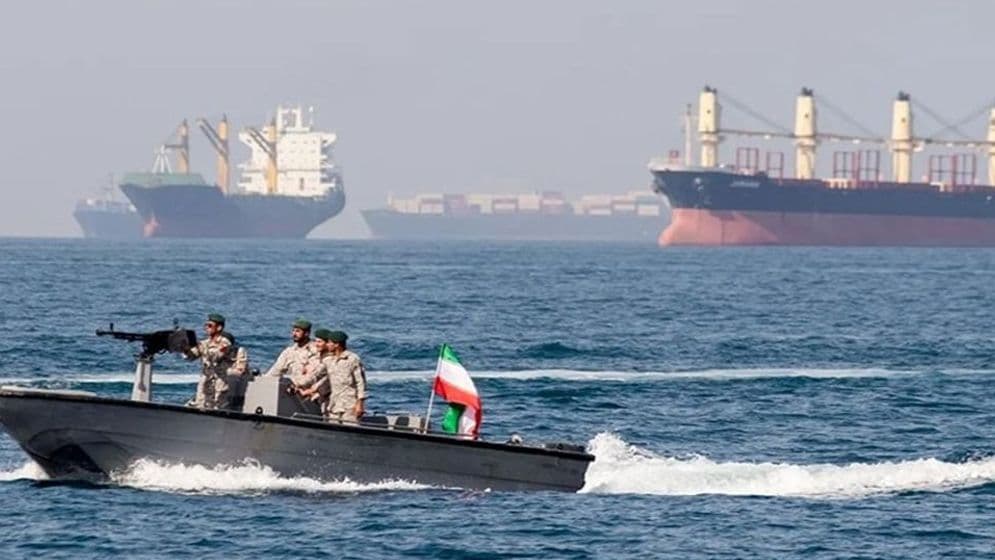 সম্পূর্ণ বন্ধ হরমুজ, না মানলেই গুলি চালাবে আইআরজিসিImage