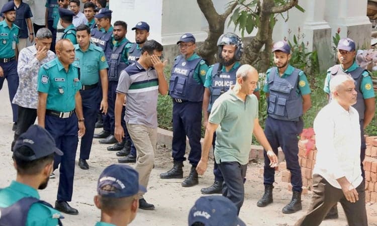১৫ সেনা কর্মকর্তাকে গ্রেফতার দেখিয়ে কারাগারে পাঠানোর নির্দেশImage