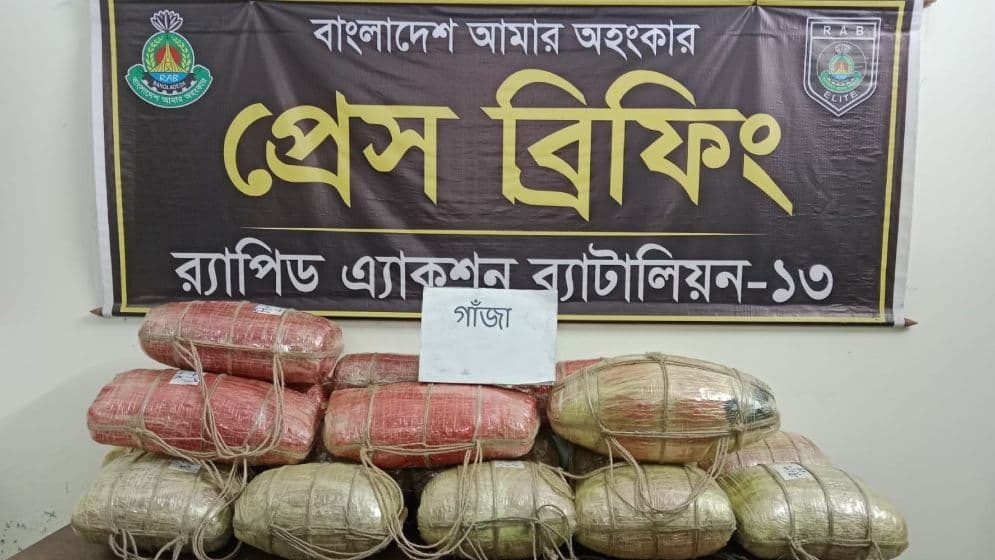 ফুলবাড়ীতে ২ মণ গাঁজাসহ সাবেক ইউপি সদস্য আটকImage