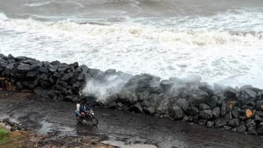 ভারতের দিকে ধেয়ে যাচ্ছে ঘূর্ণিঝড় দিতওয়াহ image