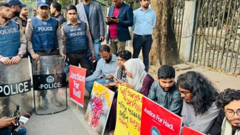 যমুনার প্রবেশমুখে ছাত্র-জনতাকে অবস্থানের ডাকImage