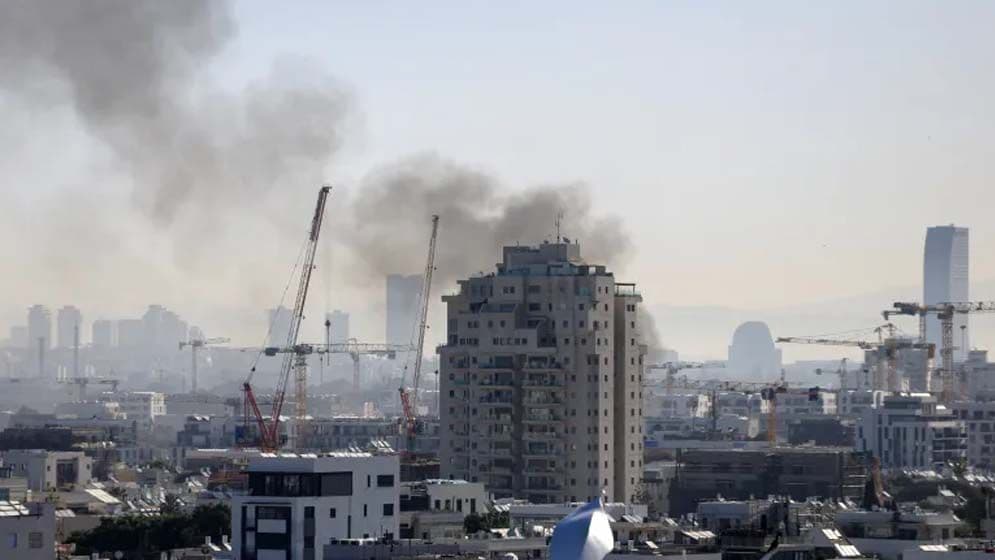 তেল আবিবে আঘাত হানল ইরানি মিসাইল, আহত ৬ image