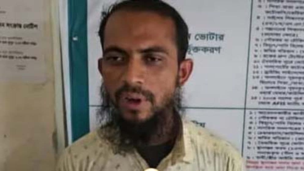 জীবিত থেকেও মৃত তিনি, পাচ্ছেন না নাগরিক সেবা