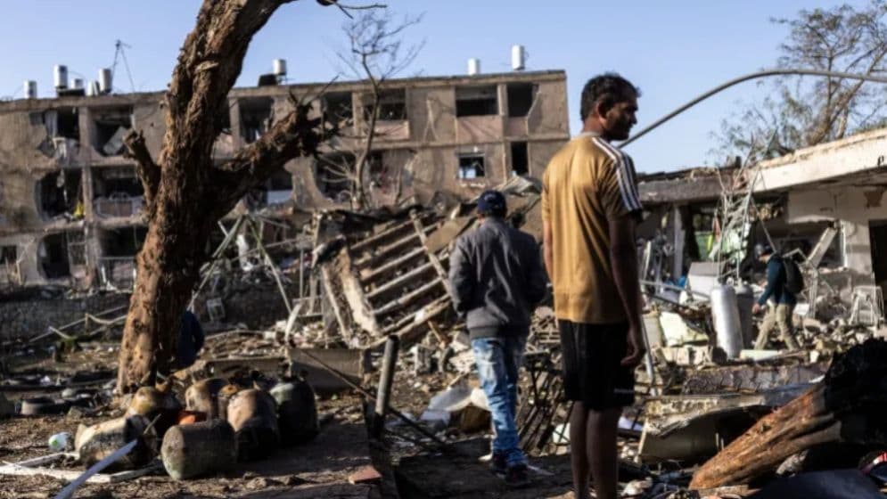 ইরানের মিসাইল ঝড়ে লণ্ডভণ্ড ইসরাইলের দুই শহরImage