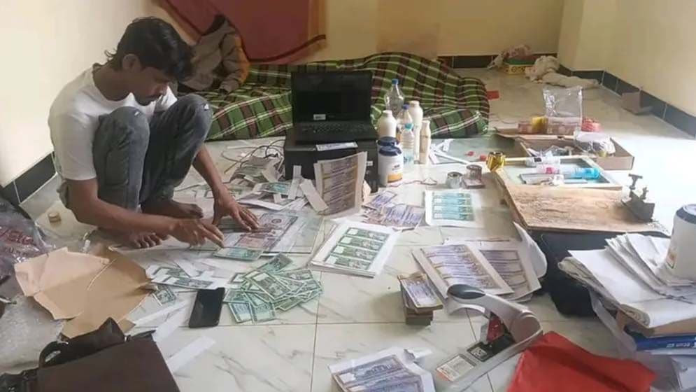 বিপুল পরিমাণ জালটাকা ও সরঞ্জামসহ যুবক আটক