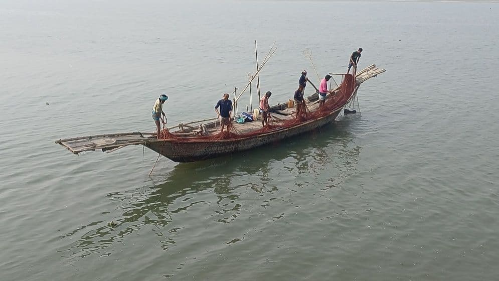 লক্ষ্মীপুরের মেঘনায় দুই মাস মাছ ধরা নিষিদ্ধ Image